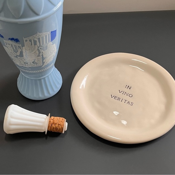VTG 1961 Jim Beam Novelty Ligth Blue Milk Glass Greek Philosopher & Plate - Picture 6 of 8
